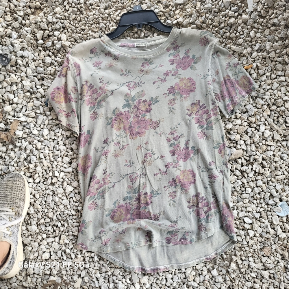 Abercrombie and Fitch tee